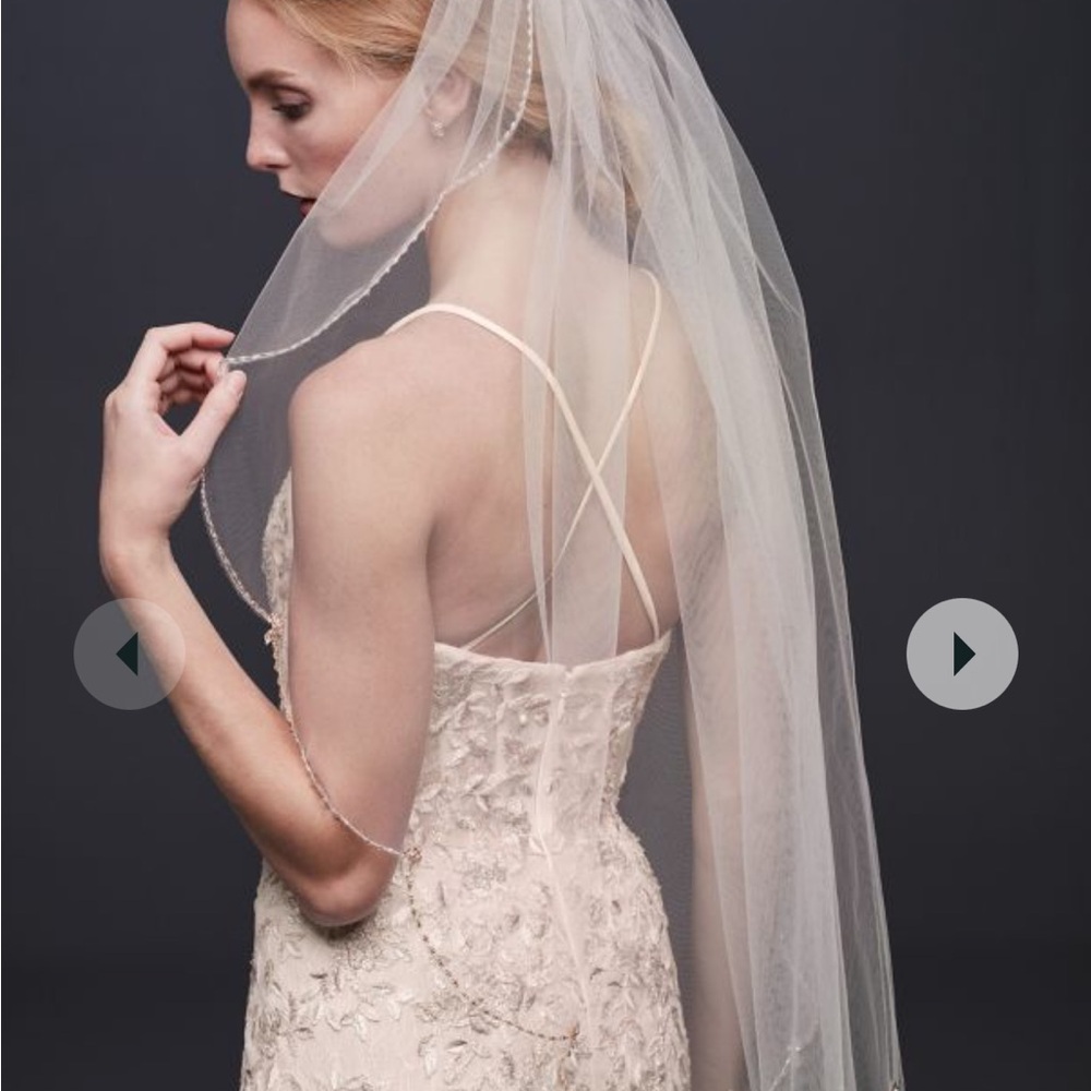 David's Bridal Ivory Lace Wedding Gown